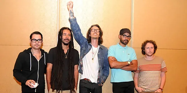 Penonton Mulai Padati Konser Incubus
