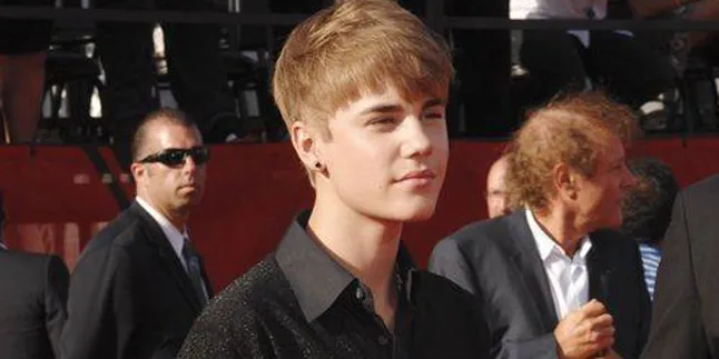 Justin Bieber Kompak Bikin Tato Bareng Ayah