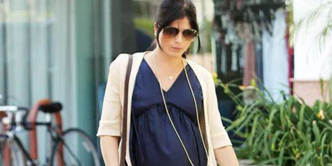 Selma Blair Lahirkan Putra Pertama