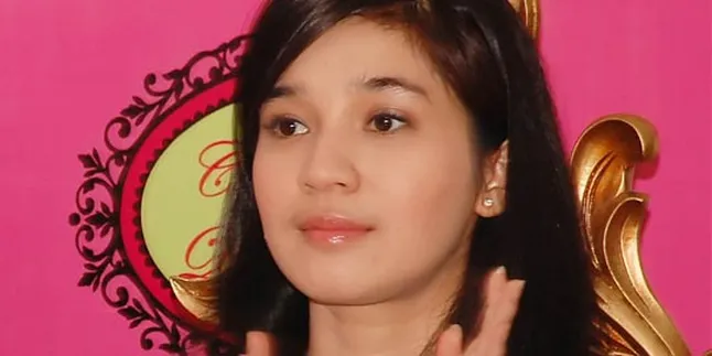 Dhini Aminarti Pilih Syuting Ketimbang 'Ngegosip'