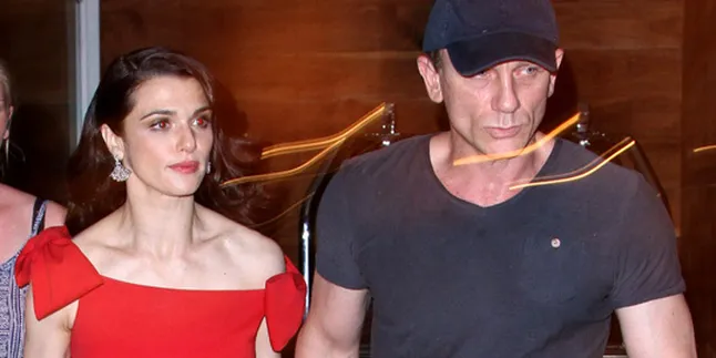 Daniel Craig - Rachel Weisz Pamer Ciuman Pertama