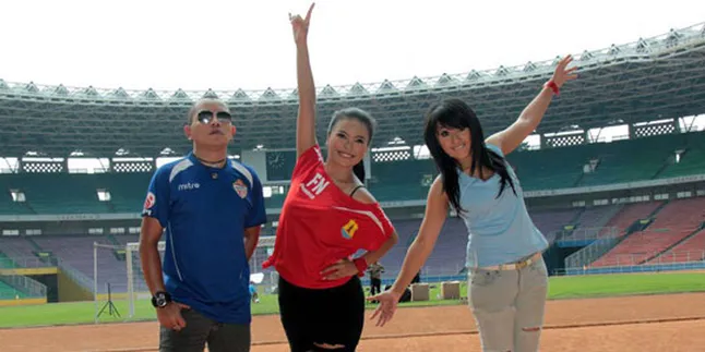 Kotak Bangga Bawakan Soundtrack 'Tendangan Dari Langit'