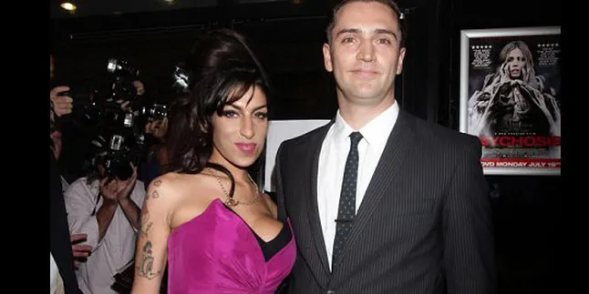 Amy Winehouse Diam-Diam Tunangan Sebelum Tewas