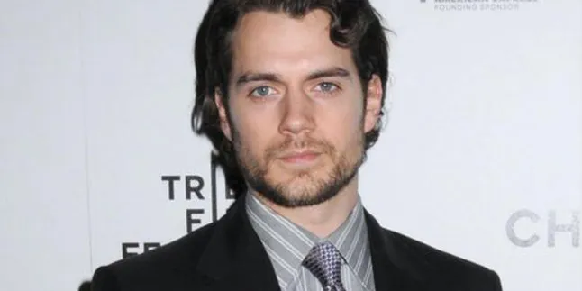 Henry Cavill Bangga Jadi 'SUPERMAN' British