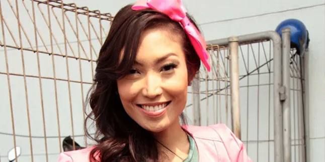 Hindari Bau Mulut, Ayu Dewi Rajin Sikat Gigi Saat Puasa