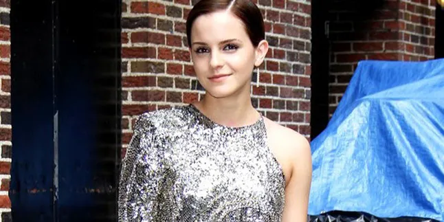 Ups, Emma Watson Kepergok Cium Pacar Baru!