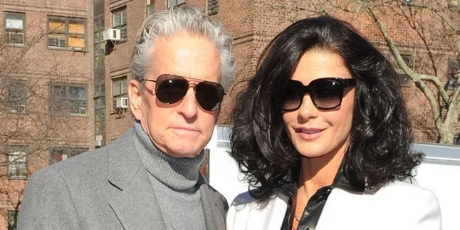 Catherine Zeta Jones Mulai Hindari Tembakau