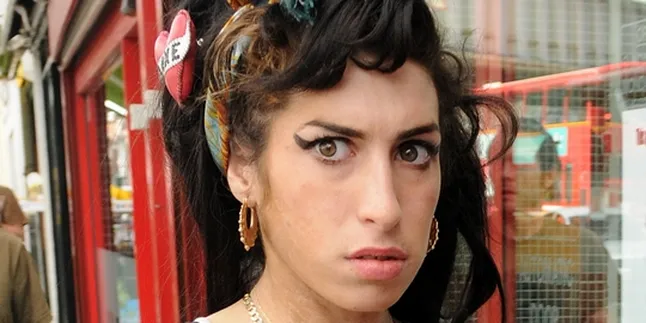 Rambu di Sekitar Rumah Amy Winehouse Hilang!