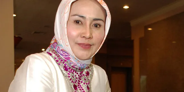 Demi Ibunda, Dian Piesesha Berjilbab