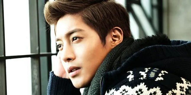Sisi Kasual Kim Hyun Joong