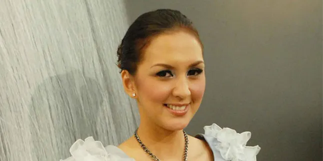 Donna Agnesia Pandu Acara Bareng Suami