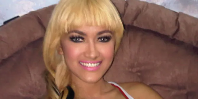 Jadi Blonde, Julia Perez Dibayar Mahal?