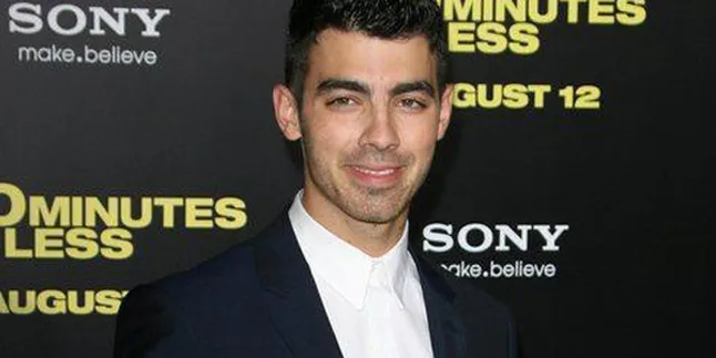 Joe Jonas Suka Pakai Cucian Kotor