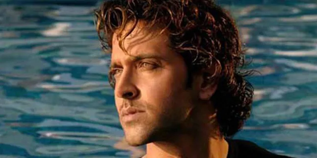 Hrithik Roshan Bagi-Bagi Hadiah di Hari Nasional