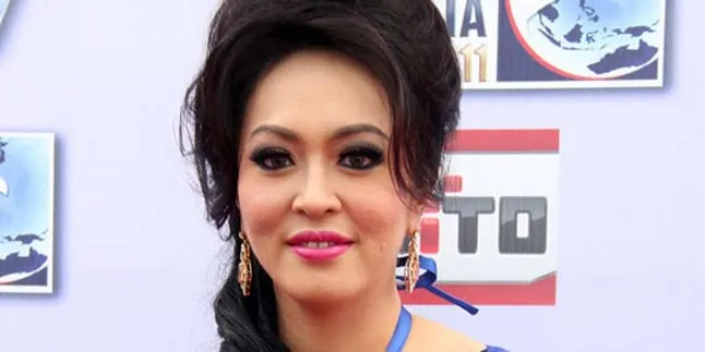 Angelina Sondakh Lebaran Hanya Dengan Keanu