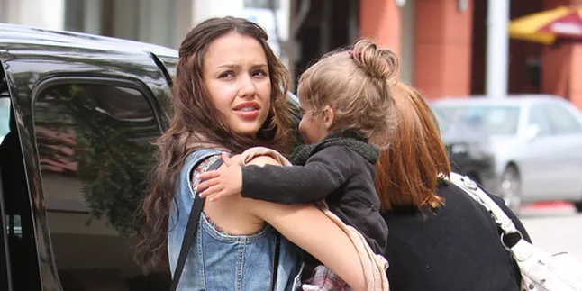 Jessica Alba Lahirkan Putri Kedua