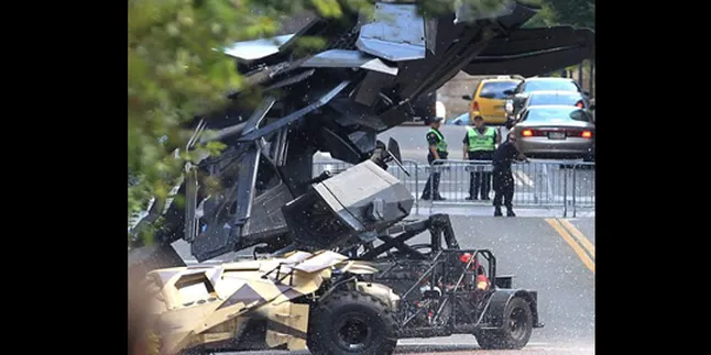 OMG! Pesawat Batman Alami Kecelakaan