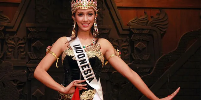 Nadine Alexandra Usung Tema Wayang Golek di Miss Universe 2011