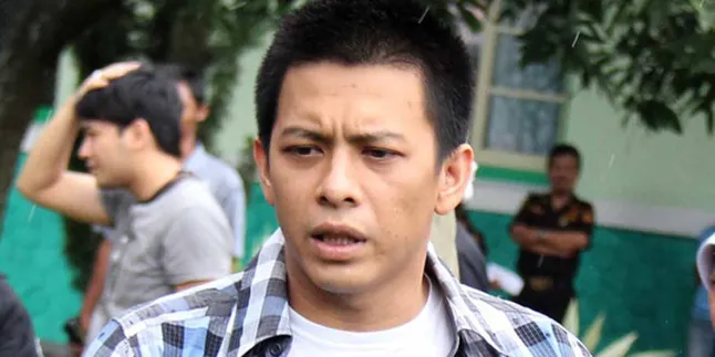 Ariel 'Ngabuburit' Main Futsal