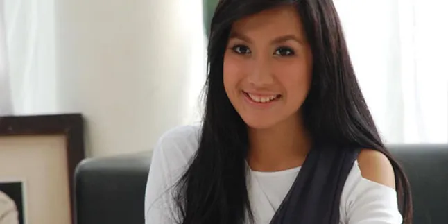 Ngefans, Aliza Pilih Ario Bayu Jadi Model Klipnya Ngefans, Aliza Pilih Ario Bayu Jadi Model Klipnya