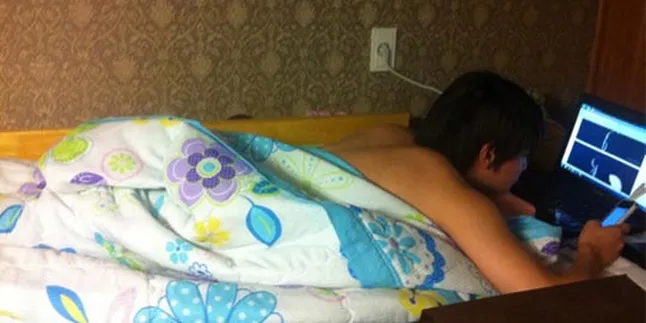 Junhyung Sebarkan Foto Topless Yoseob