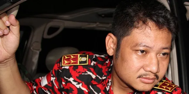 Ki Kusumo Sebar Spanduk, Sentil Nazaruddin