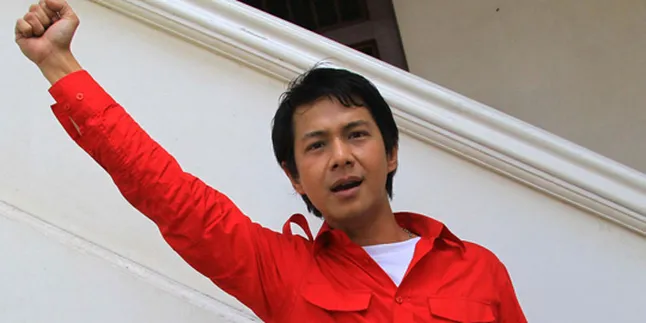Delon Bangga Bisa Beri Sesuatu Untuk Negara Delon Bangga Bisa Beri Sesuatu Untuk Negara