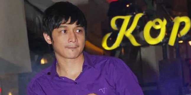 Pasha - Adel Saling Memperhatikan