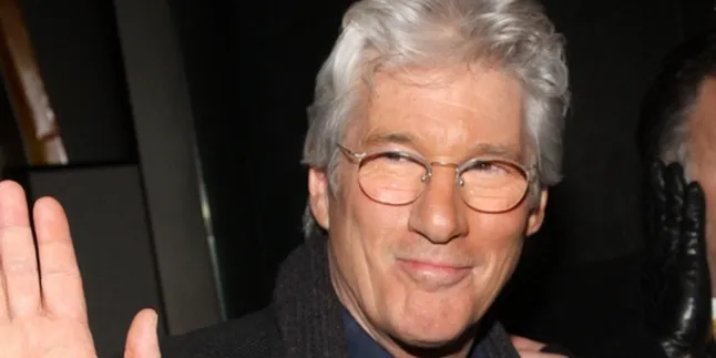 Richard Gere Jual Gitar, Kumpulkan US$1 Juta