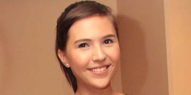 Olivia Jensen Senang Ikut Lomba Panjat Pinang