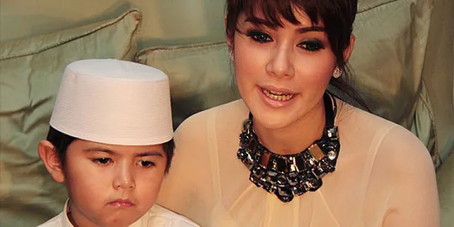 Tanpa Suami, Olla Ramlan Ikhlas Jalani Ramadhan