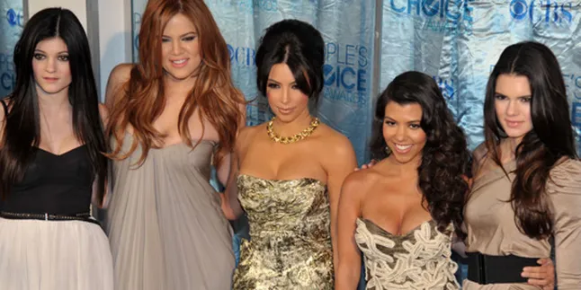 Pengiring Kim Kardashian Tiru Gaun Pippa Middleton?