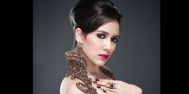 Dukung Puteri Indonesia di Miss Universe 2011!