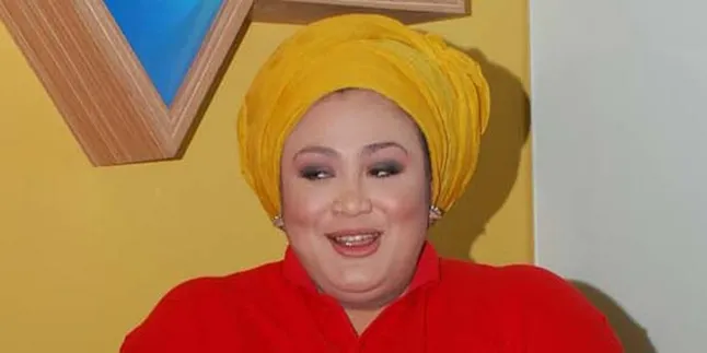 Dewi Hughes Kecanduan Kerja Sosial