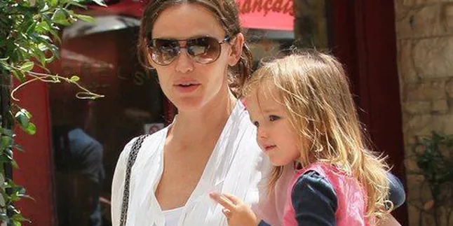 Jennifer Garner Hamil Anak Ketiga