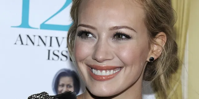Hilary Duff Mundur Dari 'BONNIE & CLYDE'