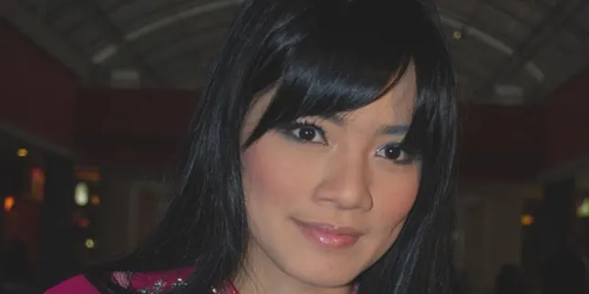 Titi Kamal Kurangi Kesibukan Demi Ibadah