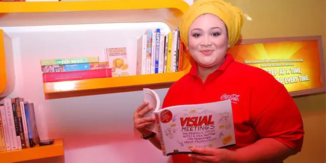 Vakum, Dewi Hughes Sibuk Kelola Taman Bacaan