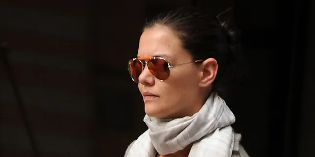 Katie Holmes Bikin Tom Cruise Tak Bisa Tidur