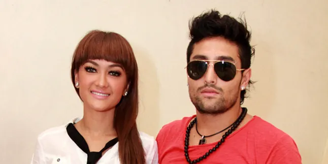 Kaos dan Jeans, Baju Lebaran Gaston Castano