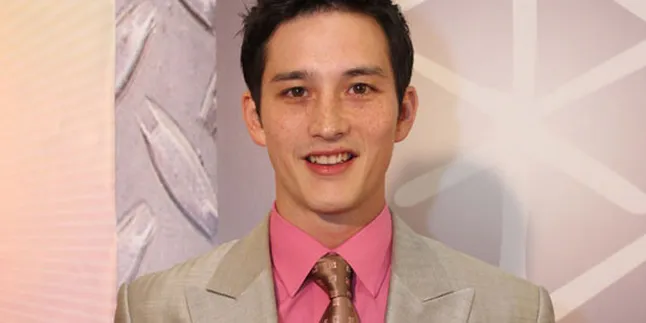 Syuting, Mike Lewis Kangen Putranya