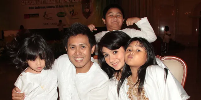 Eko Patrio Ajarkan Anak Berbagi di Hari Ultah