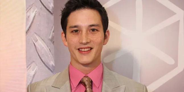 Demi Anak, Mike Lewis Batasi Pekerjaan?