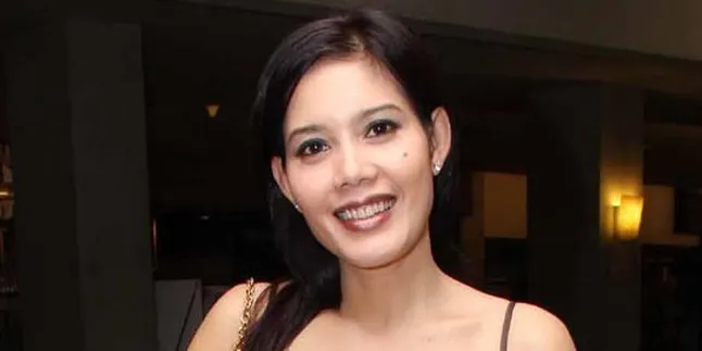 Christie Chasslam Jadi Mualaf Karena Adzan di Paris!