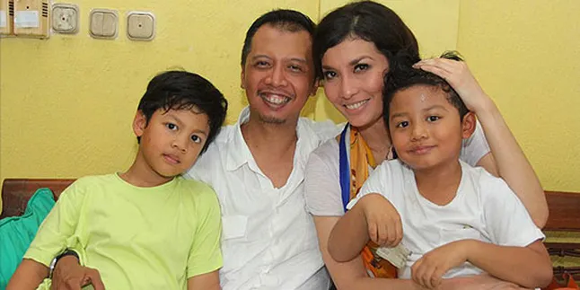 Liburan Arzetti Bilbina dan Keluarga di Lokasi Syuting Liburan Arzetti Bilbina dan Keluarga di Lokasi Syuting