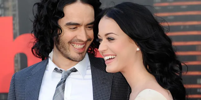 Russell Brand Resmi Jadi Pendeta