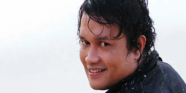 Kesepian, Tata Liem Berlebaran di Rumah Angel Lelga