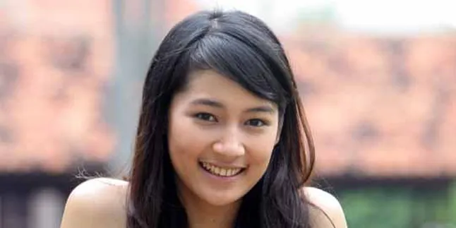 Tak Mudik, Niken Anjani Masak-Masak di Rumah Eyang