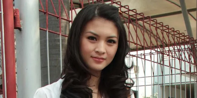 Belum Nikah, Donita Tetap Dapat Angpao