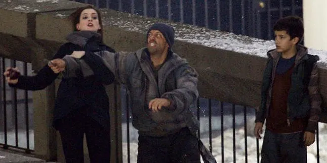 Anne Hathaway Terlibat Perkelahian